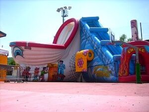 scivolo-mega-water-1-300x225 Noleggio   Giochi  Gonfiabili