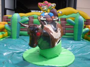 toro-meccanico-1-300x225 Noleggio   Giochi  Gonfiabili
